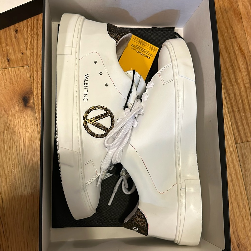 Brand new Valentino leather sneakers!